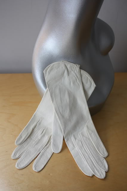 1950s HERMES Unused White Leather Gloves Online