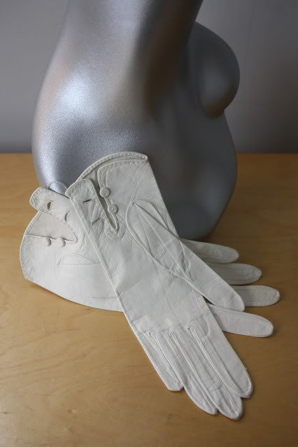 1950s HERMES Unused White Leather Gloves Online