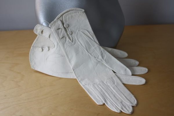 1950s HERMES Unused White Leather Gloves Online